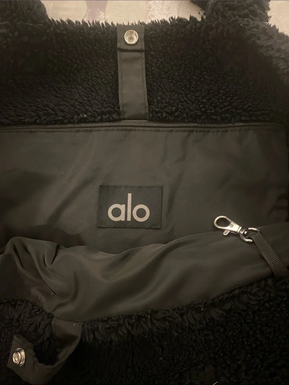 ALO Yoga  foxy  Sherpa Tote - Plush Logo Carryall